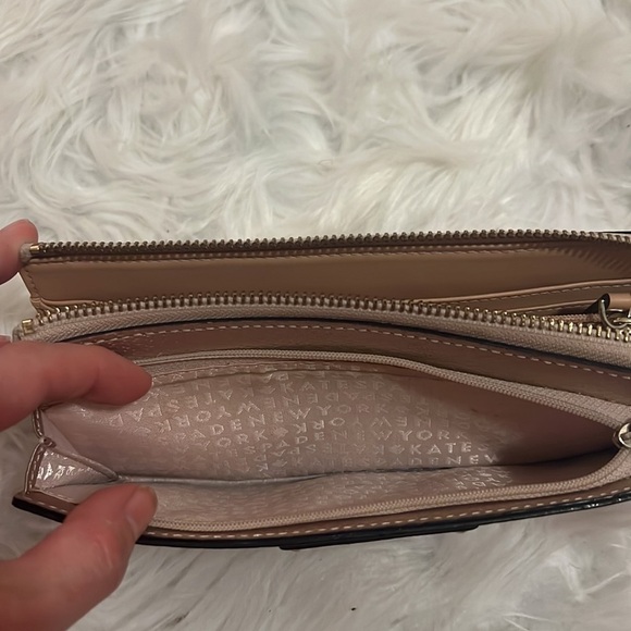 🌟KATE Spade Layton Wellesley Leather Zip Wallet Wristlet🌟 - Picture 4 of 4